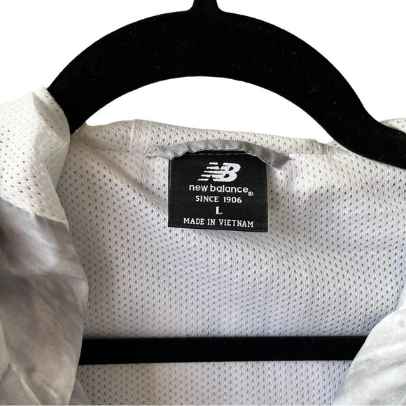 New Balance Women's Wind Rain Jacket Size L - Picture 5 of 5